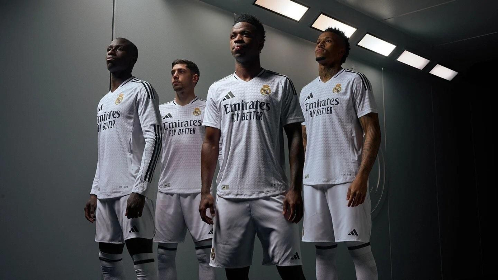 Jugadores del Real Madrid con su nueva equipación