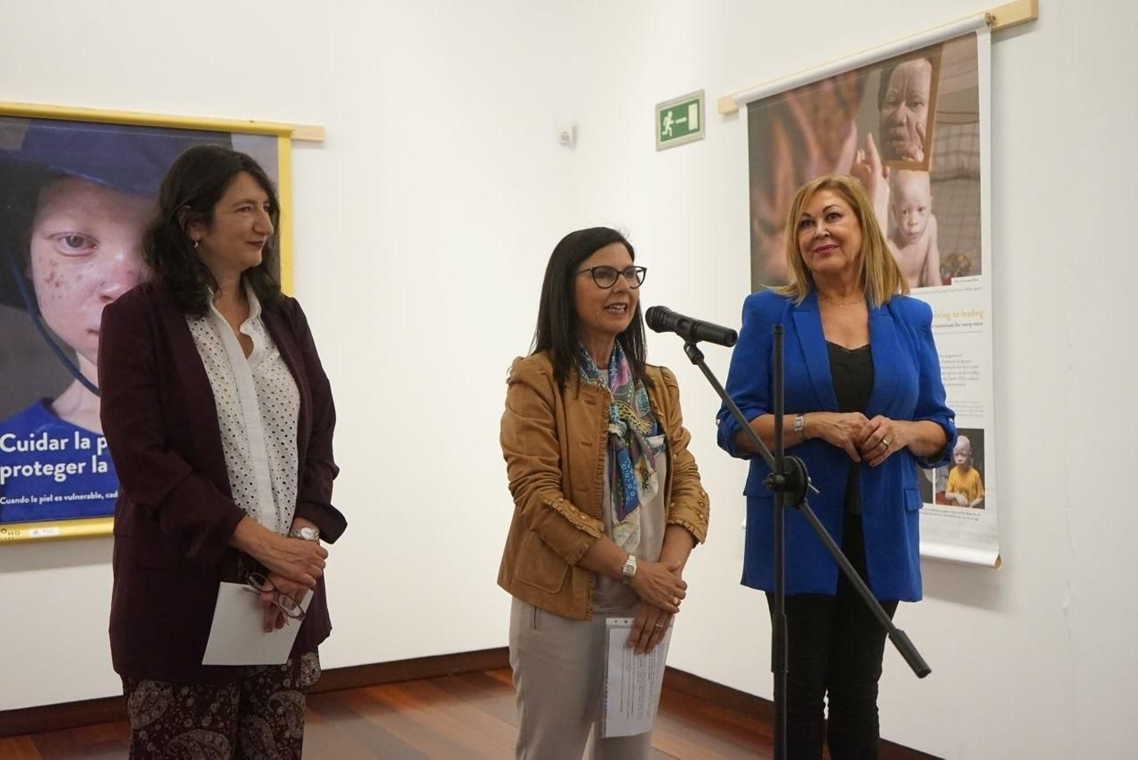 Paloma Vela, Ana Botas y Yolanda Aguiar, ayer en la inauguración.