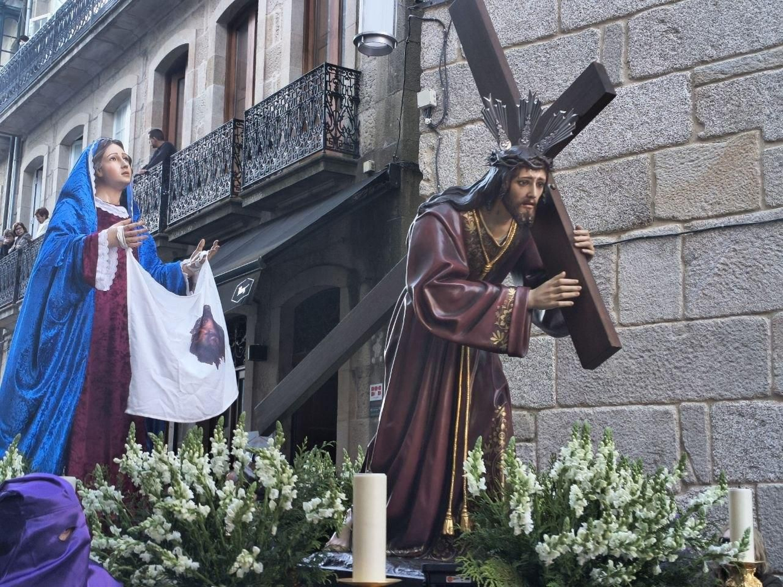 Galería | Emotiva procesión General del Santo Entierro en Pontevedra
