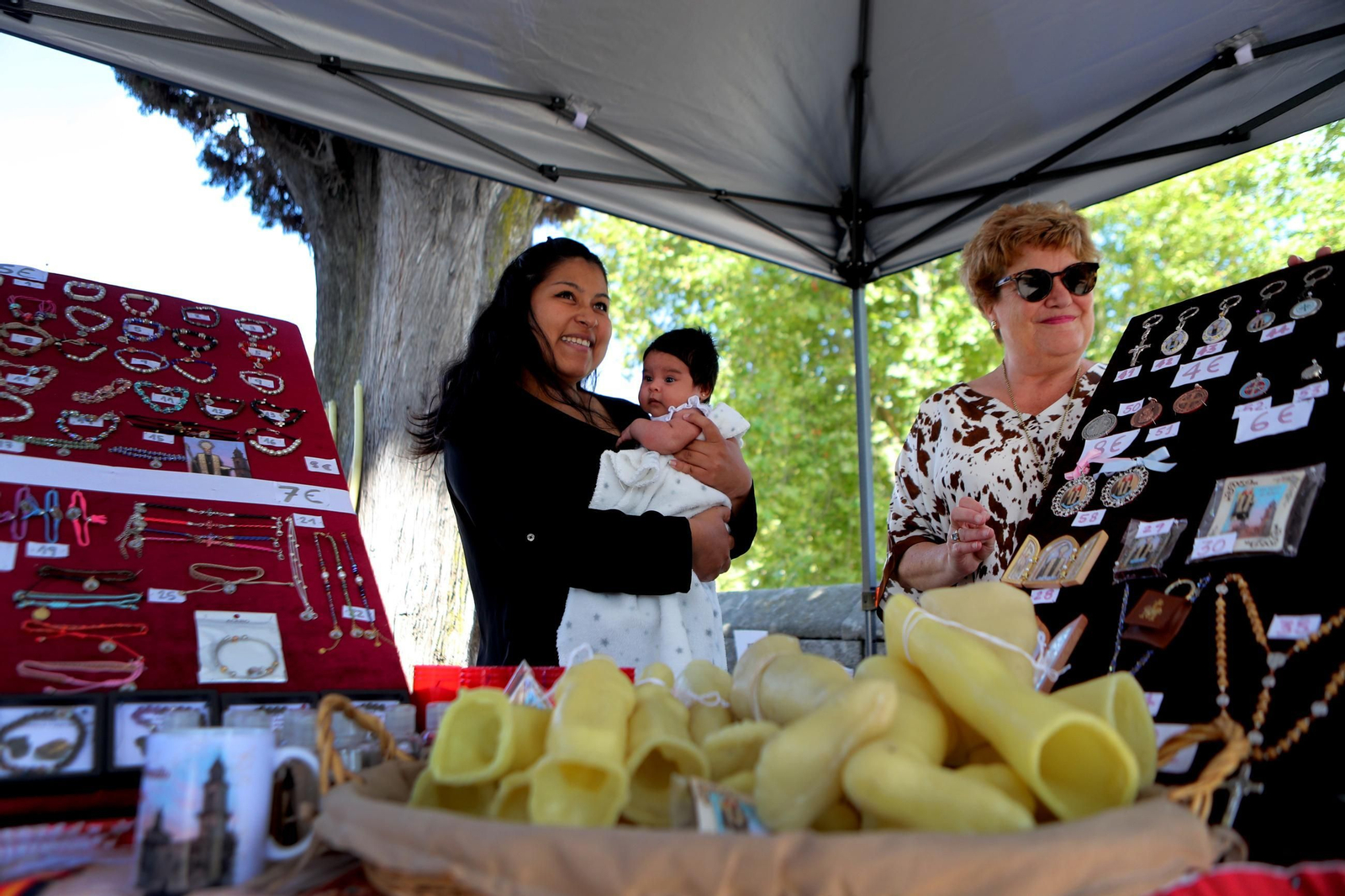 Galería | Allariz despide ó   San Bieito cunha   procesión sentida  e numerosa