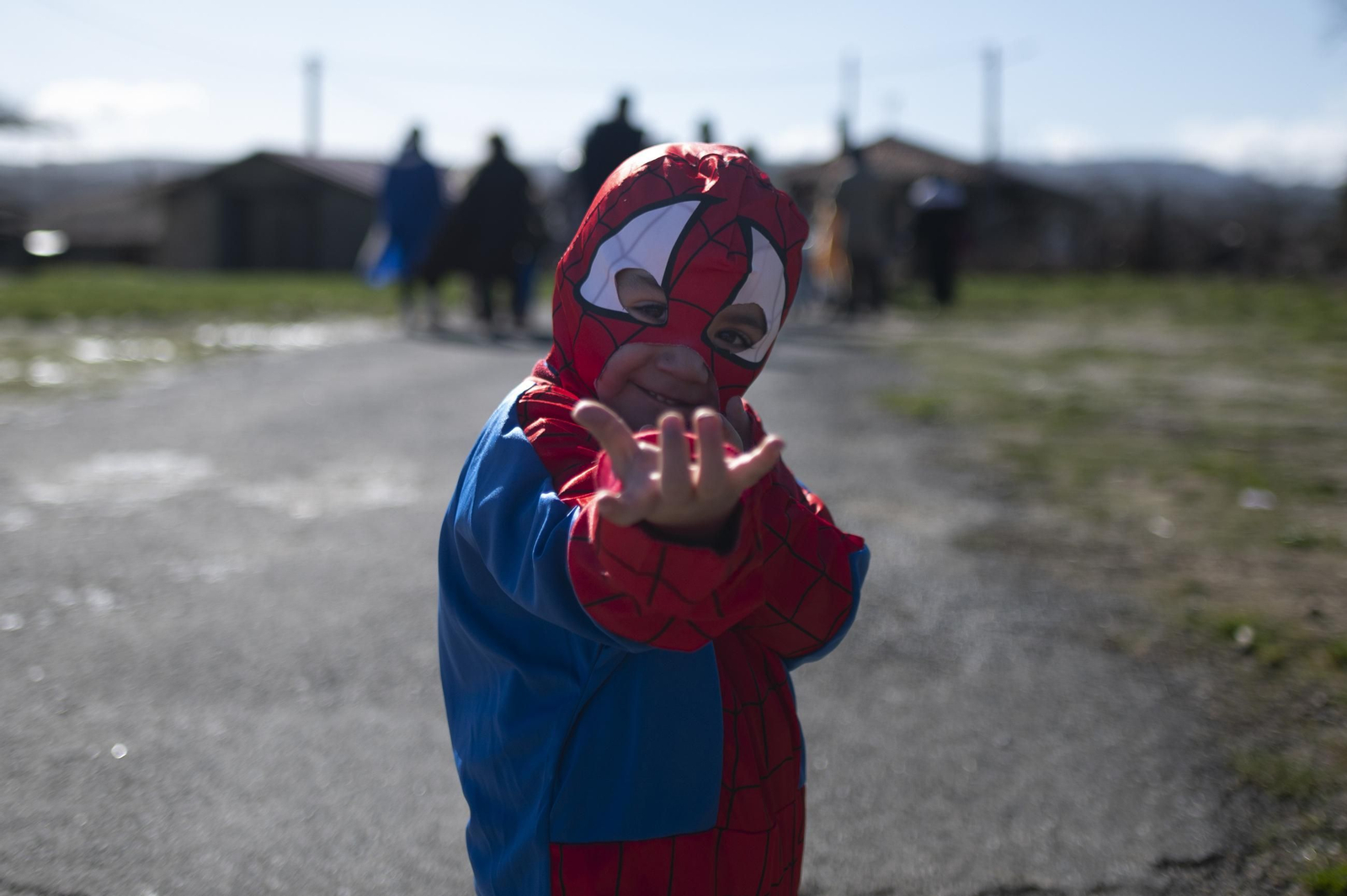 Galería | La música y el color de los Vellarróns en el Entroido de Riós