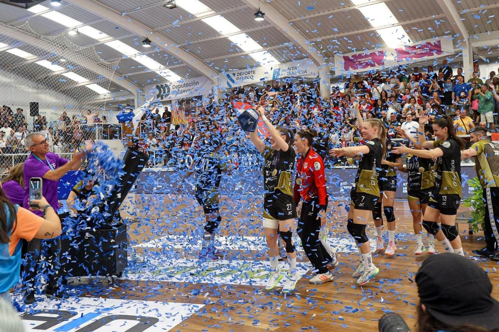 Galería | El Guardés celebra un título para el recuerdo