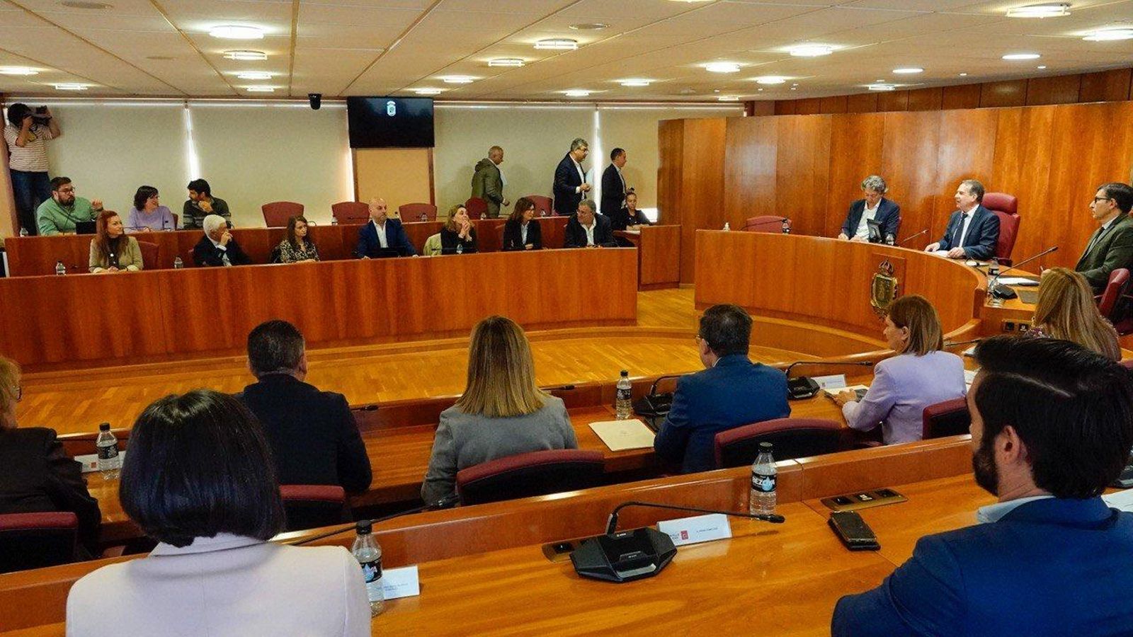 El PP se ausenta del pleno en la votación. // Vicente Alonso