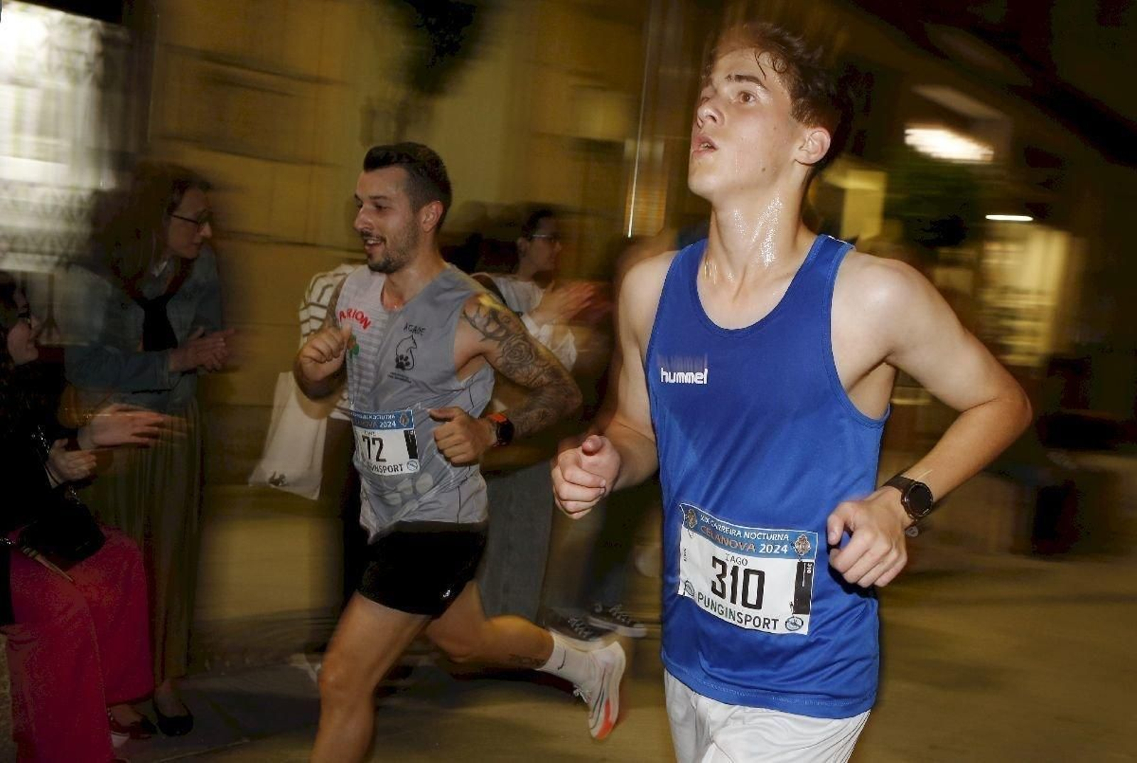 Tanto jóvenes como mayores se calzaron los tenis.