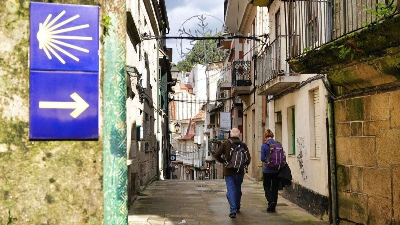 El Camiño Xacobeo transcurre por las calles céntricas de Redondela.