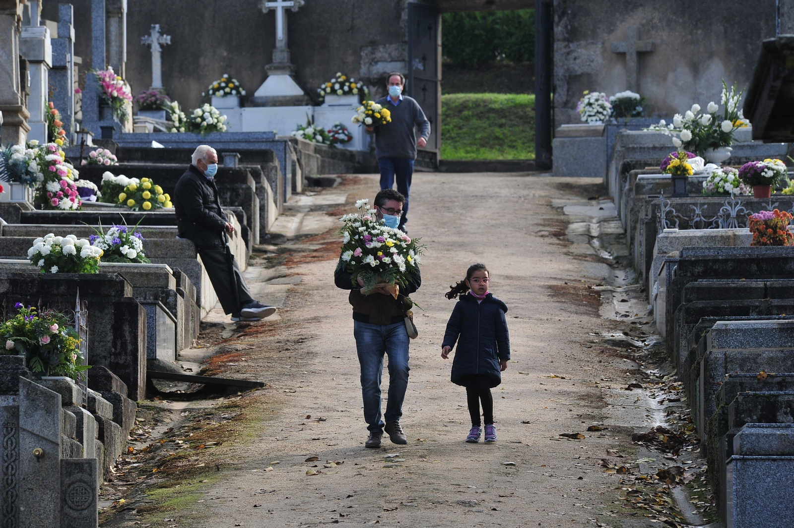Día de Todos los Santos en el cementerio de San Francisco. José Paz