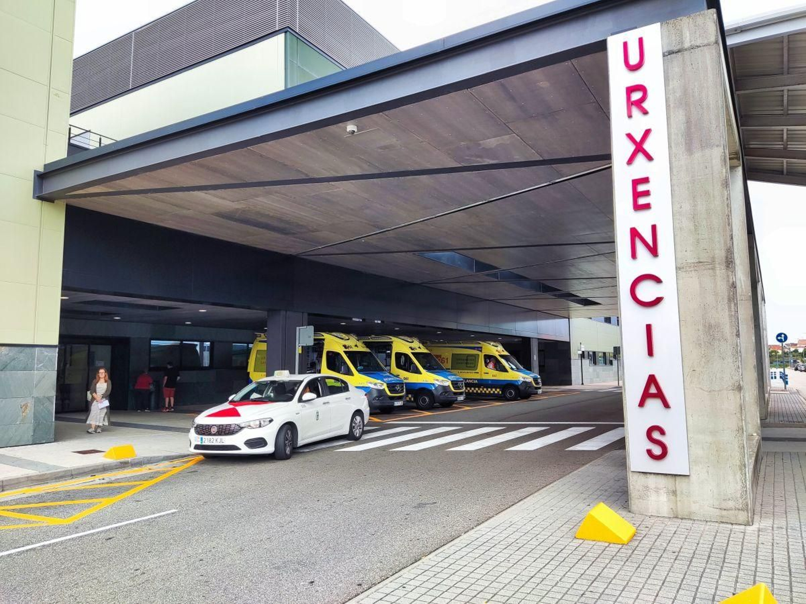 Los hechos ocurrieron pasadas las seis de la madrugada del domingo en Urgencias.