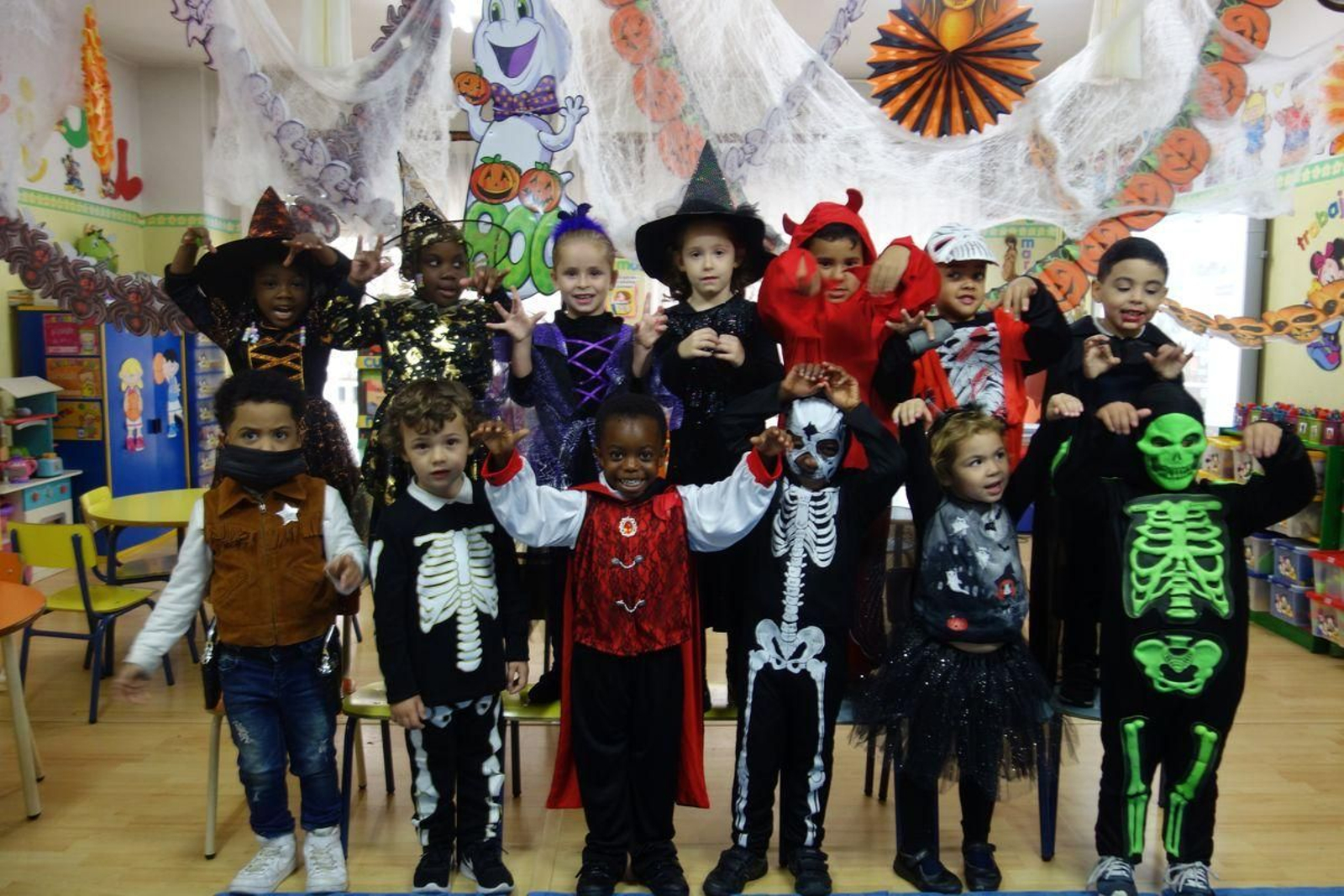 Padre Feijóo Zorelle. Esqueletes, vampiros ou demos foron os protagonistas.