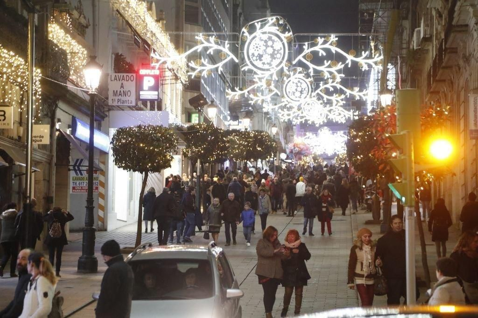 Los turistas invaden Vigo en el Puente208