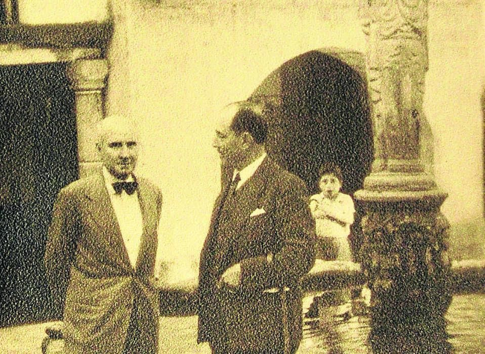 Cuevillas, con su inseparable pajarita, en la que transcurrió casi toda su vida.