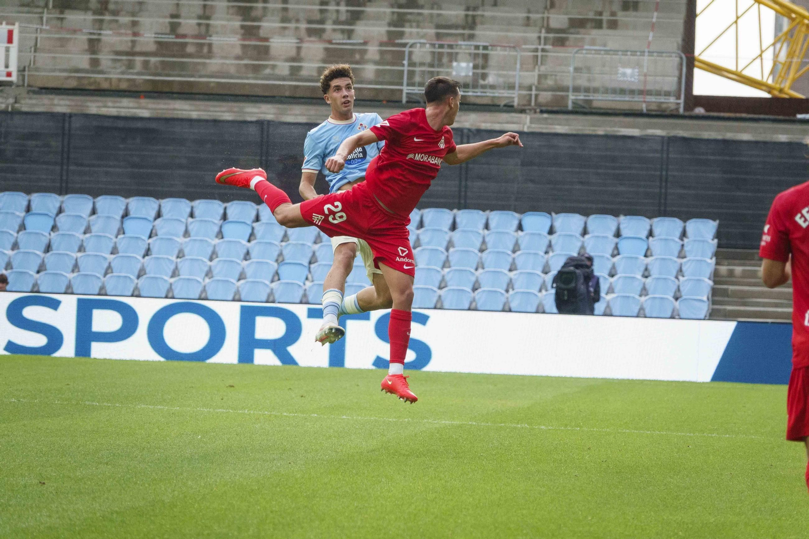 Galería | El Celta Fortuna se estrena como local en Segunda División