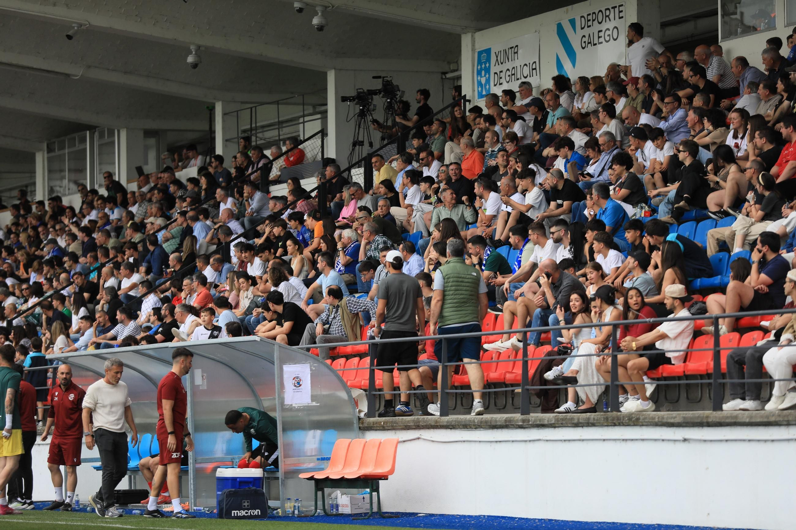 Galería | El Estadio de O Couto vive otra derrota, polémica, del Ourense CF