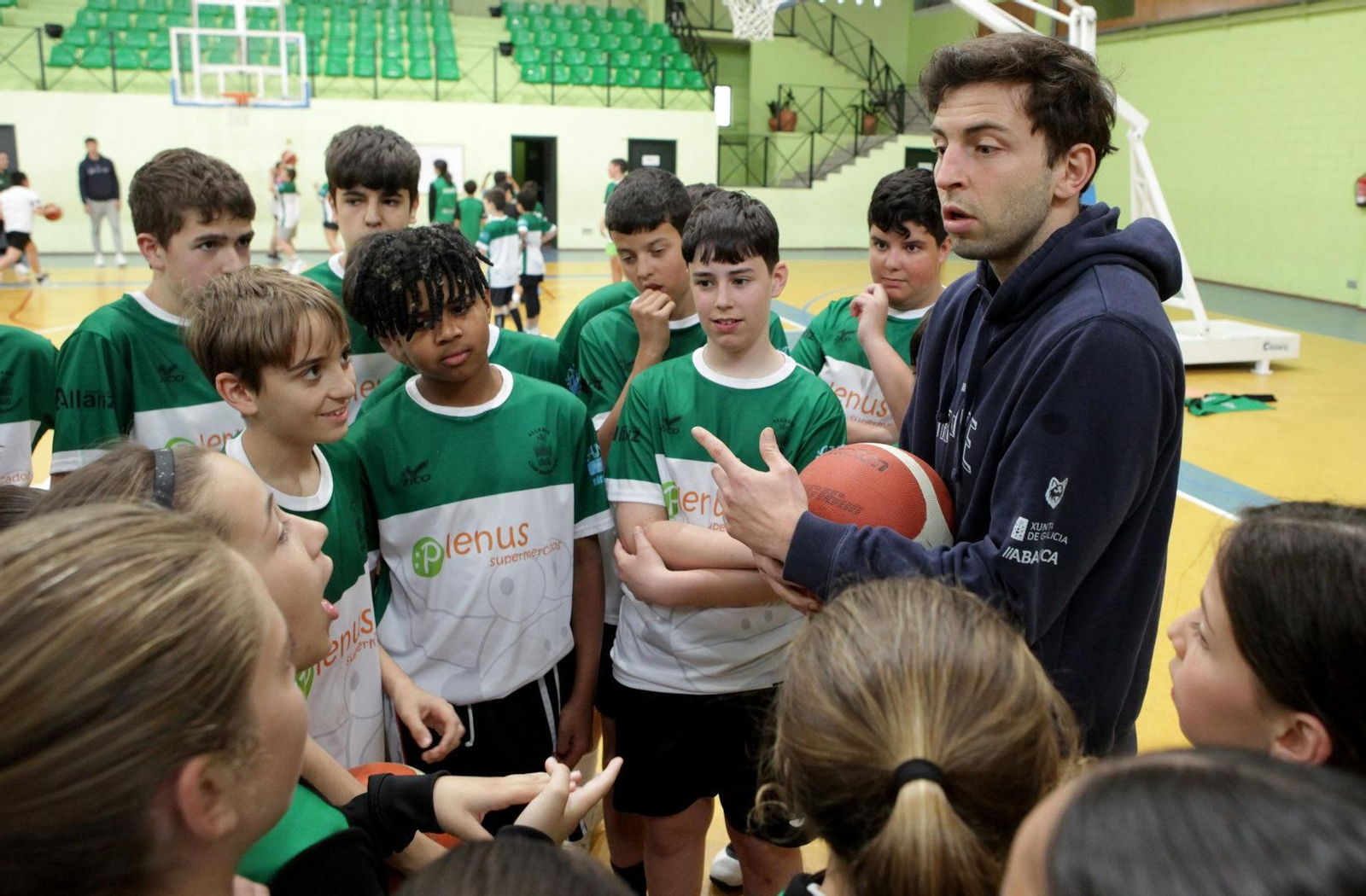 Miembros COB dándole sus mejores consejos al CB Allariz