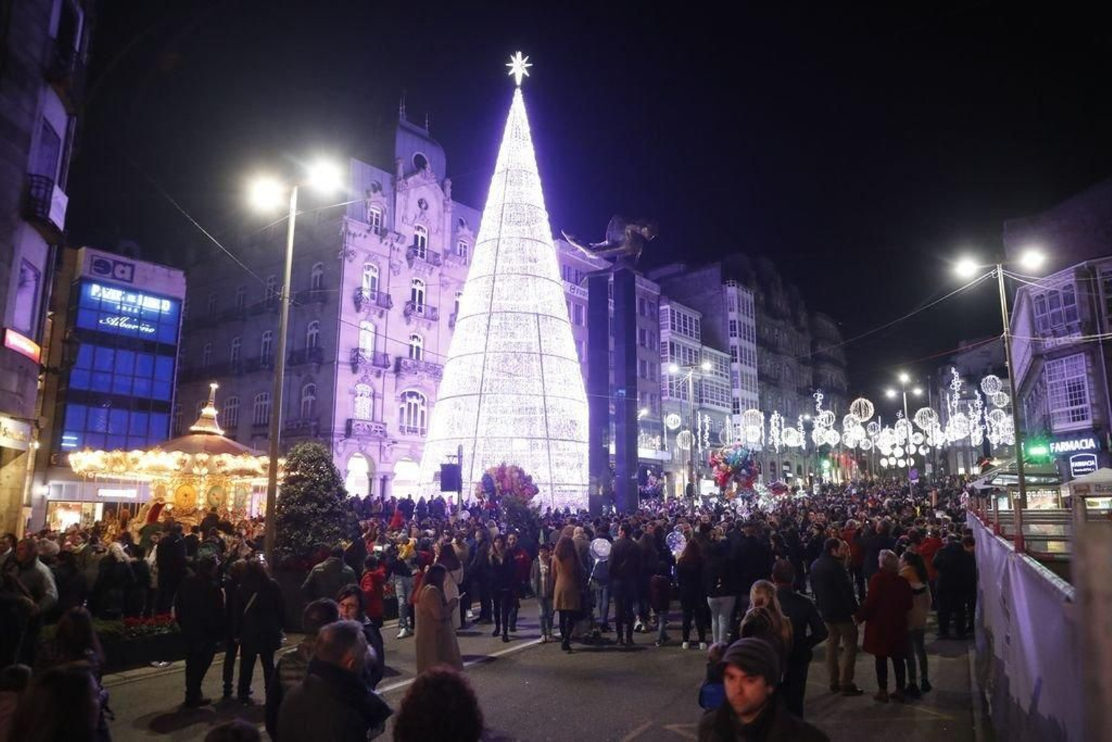 Los turistas invaden Vigo en el Puente247
