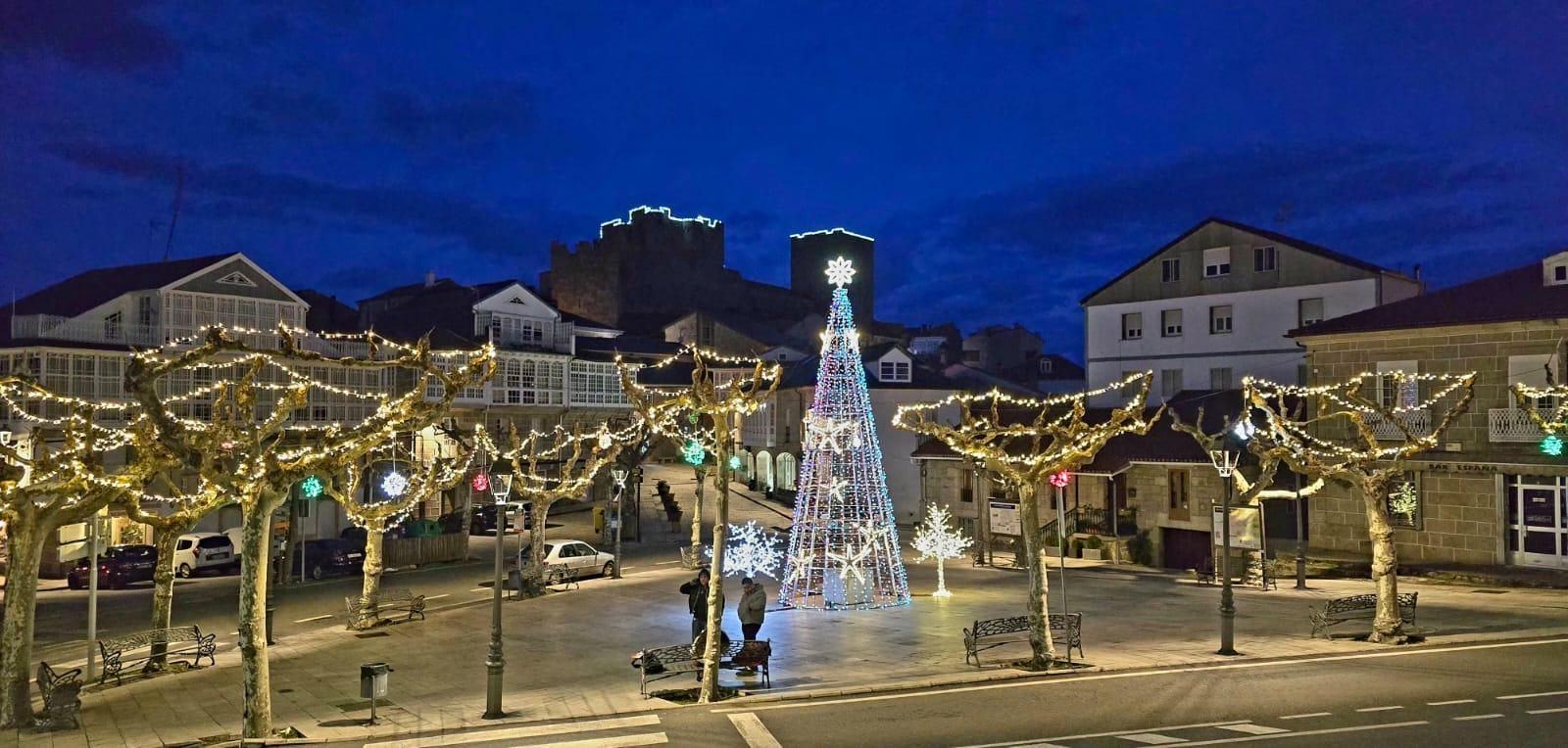 Galería | Castro Caldelas teje la Navidad punto a punto