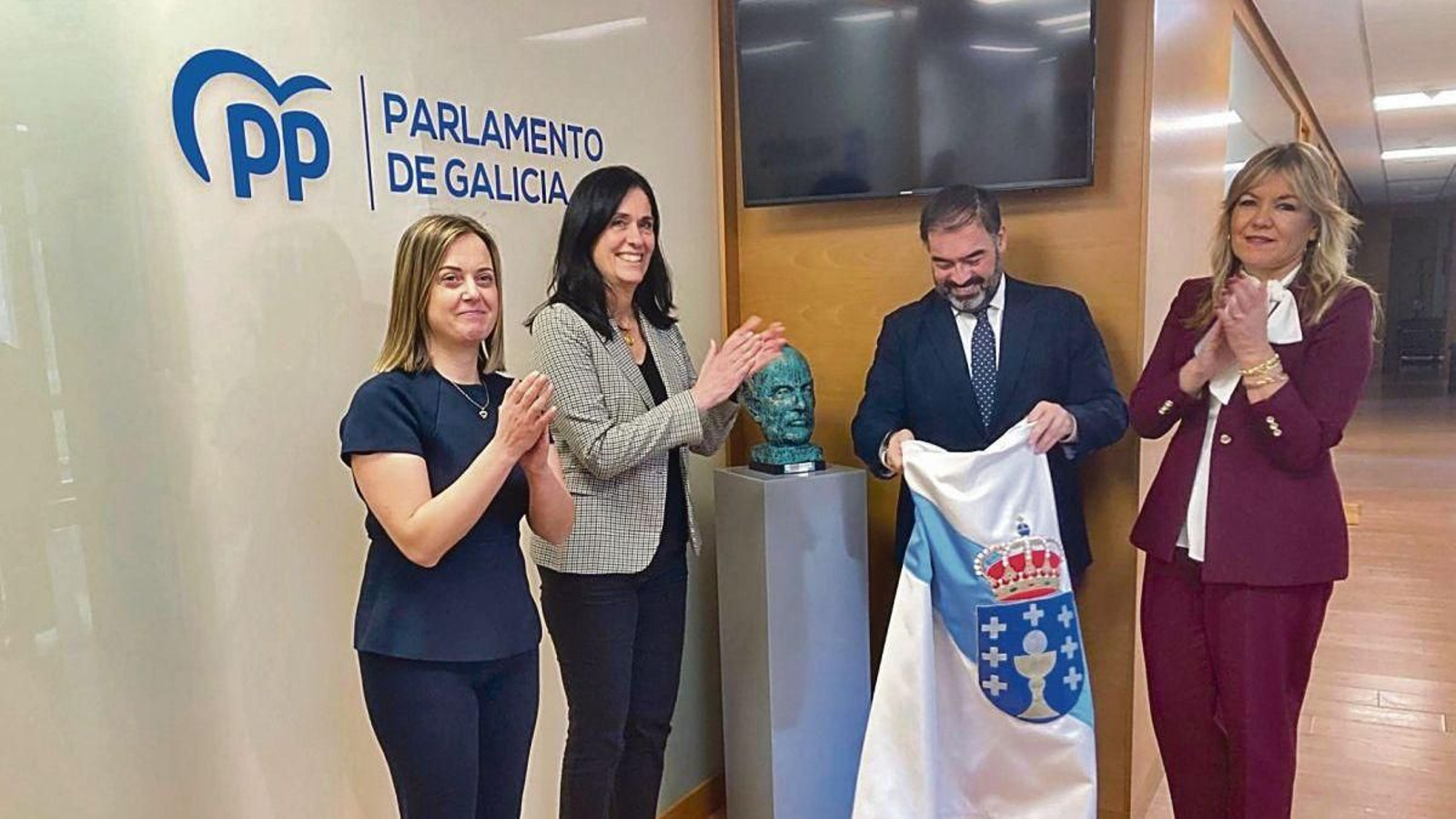 Desagravio á figura de Manuel Fraga no Parlamento.