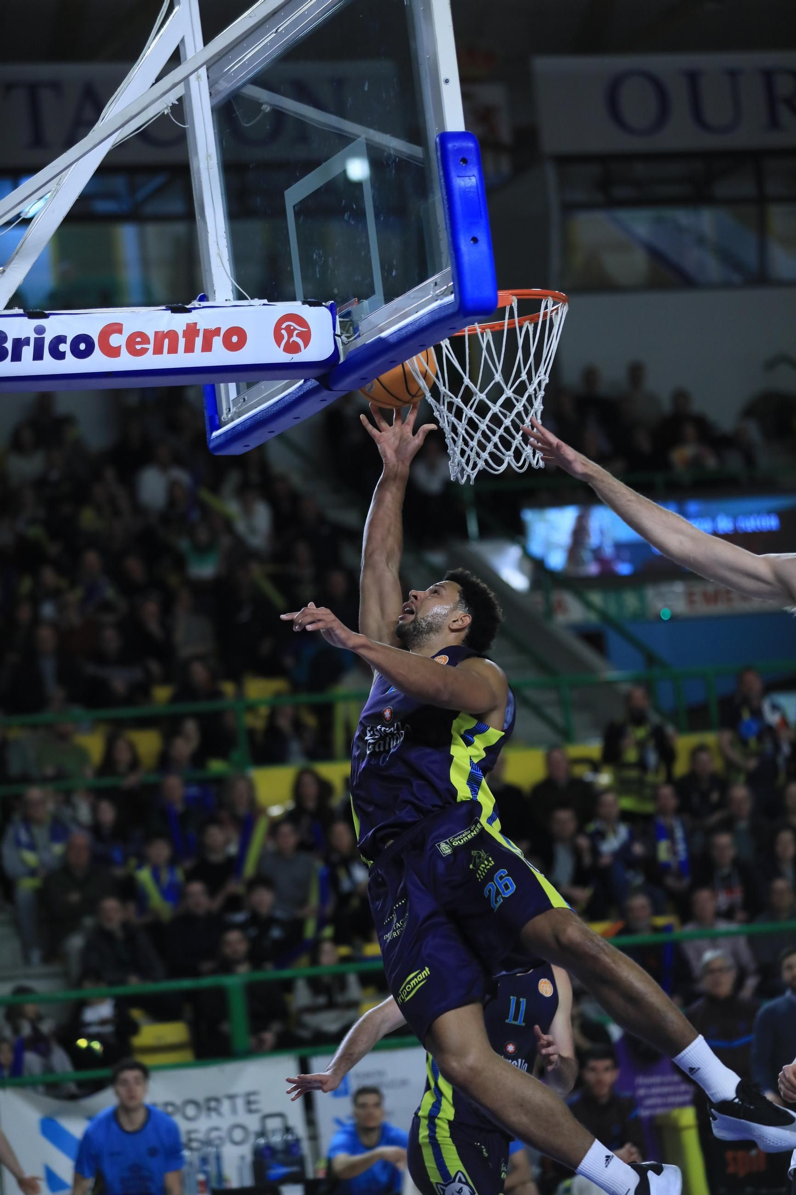 Galería | El Pazo, a reventar para el derbi COB-Obradoiro