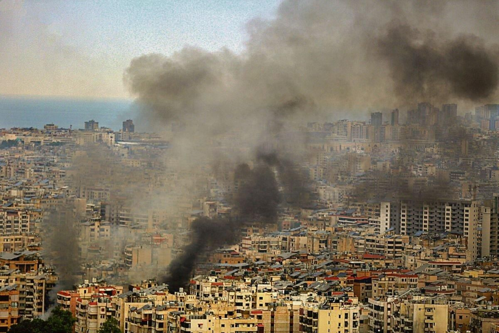 Imagen de Baabda, uno de los barrios de Beirut, ayer bajo las bombas israelís.