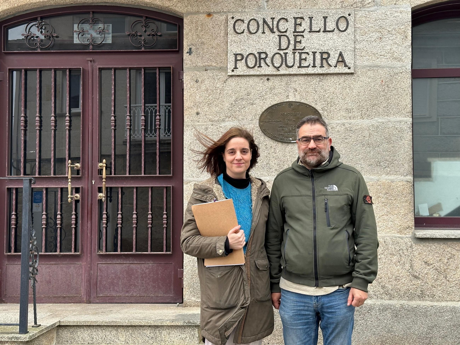 Sonia Fondevila e Bernardo Varela no Concello de Porqueira.