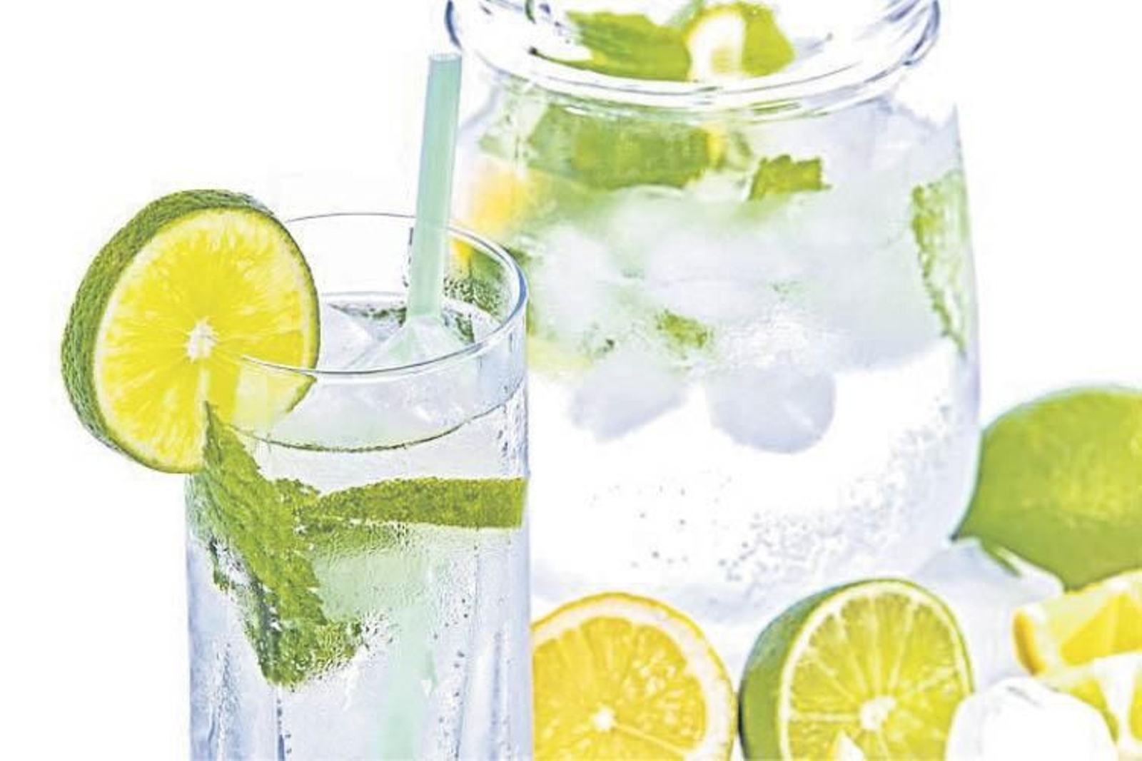 El consumo de agua en los mayores es esencial.