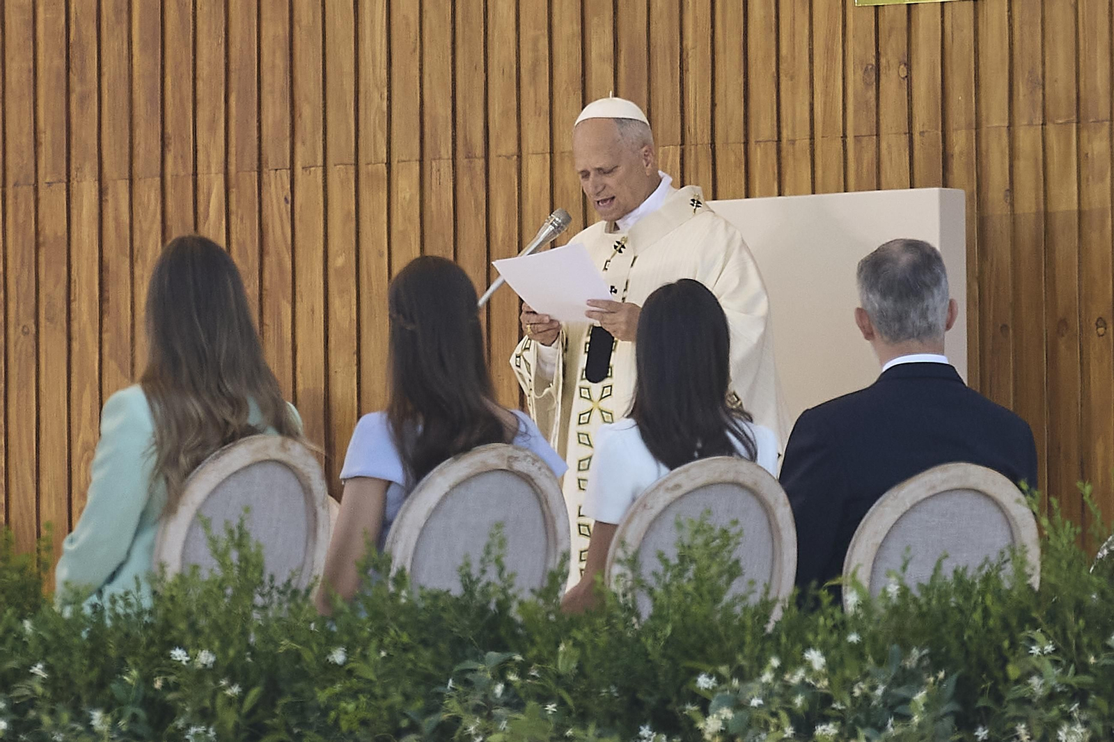 Galería | Multitudinaria misa y procesión del Corpus en Madrid con el papa León XIV