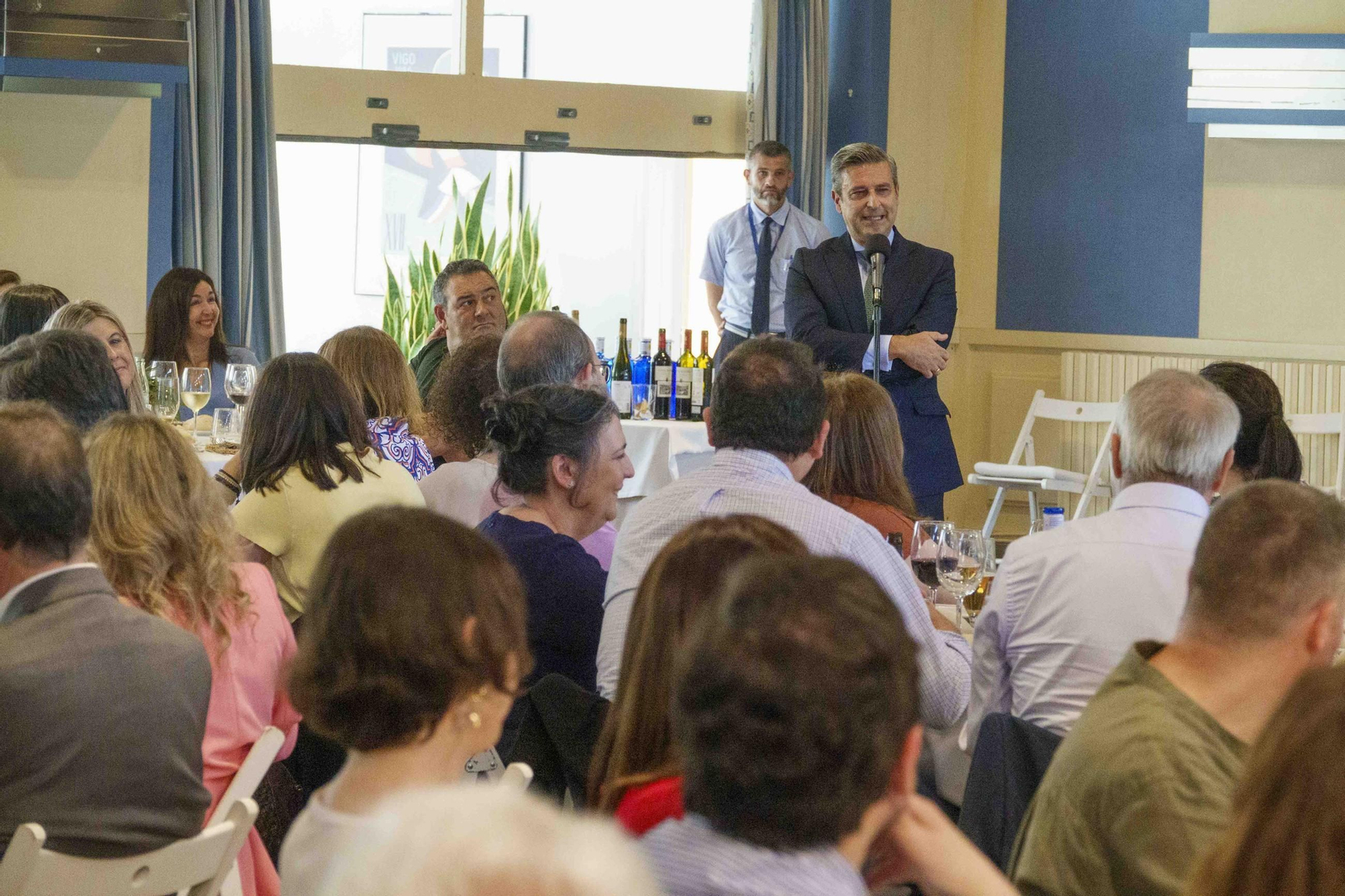 Galería | Emotiva despedida en Vigo al exjuez decano Germán Serrano