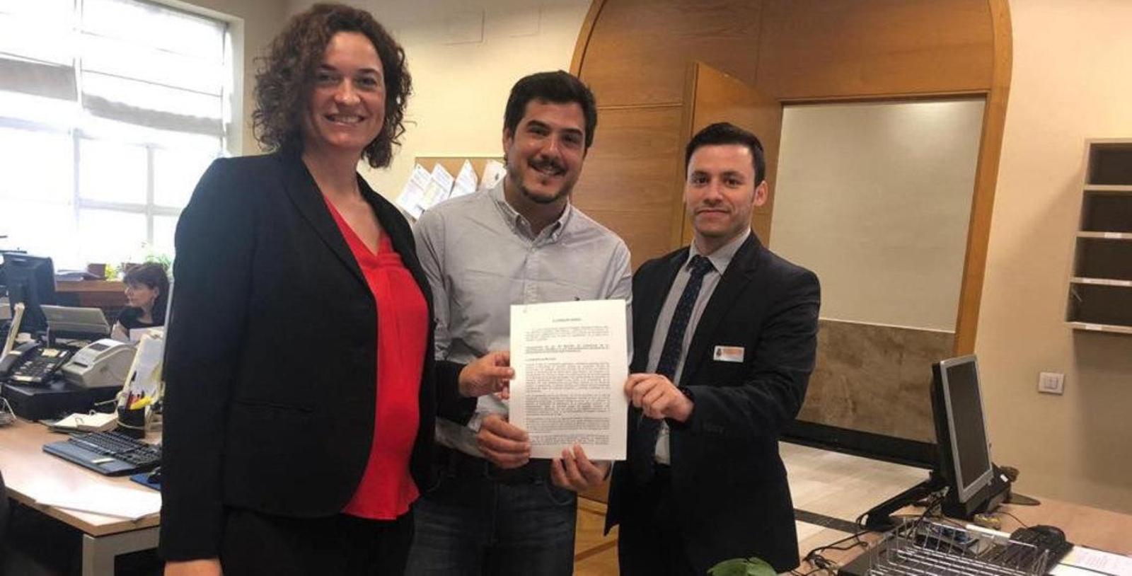 La senadora de ECP con miembros del CeDEU