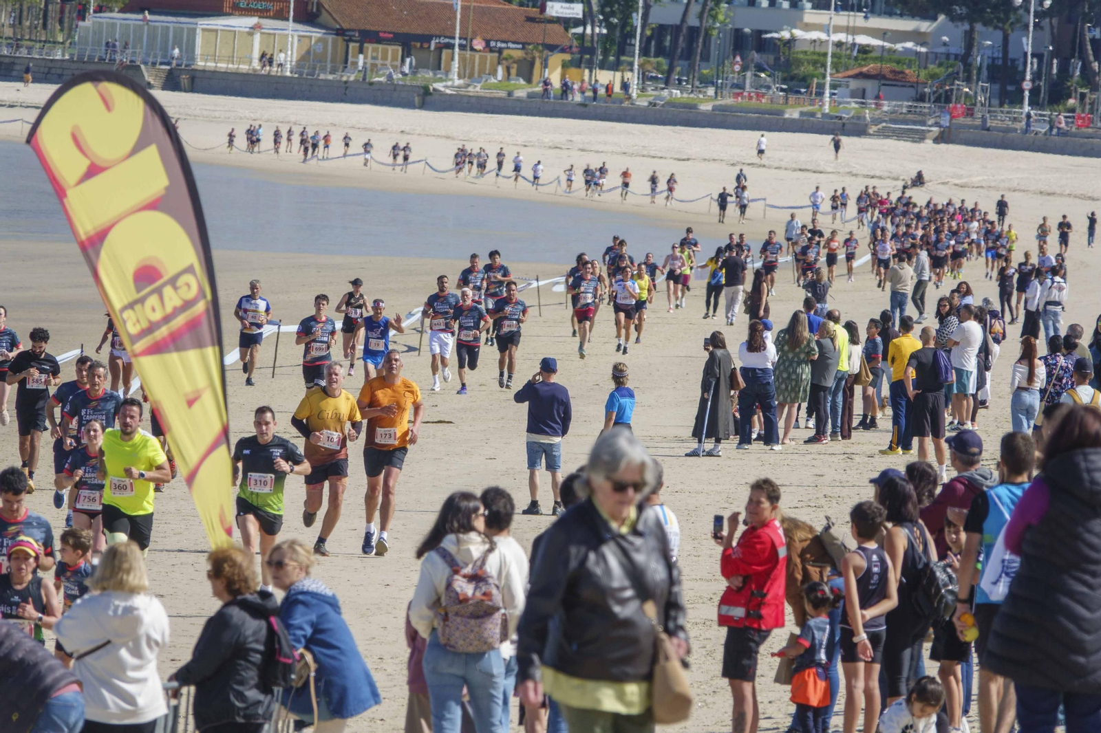 Galería | 1.000 corredores inundan Samil