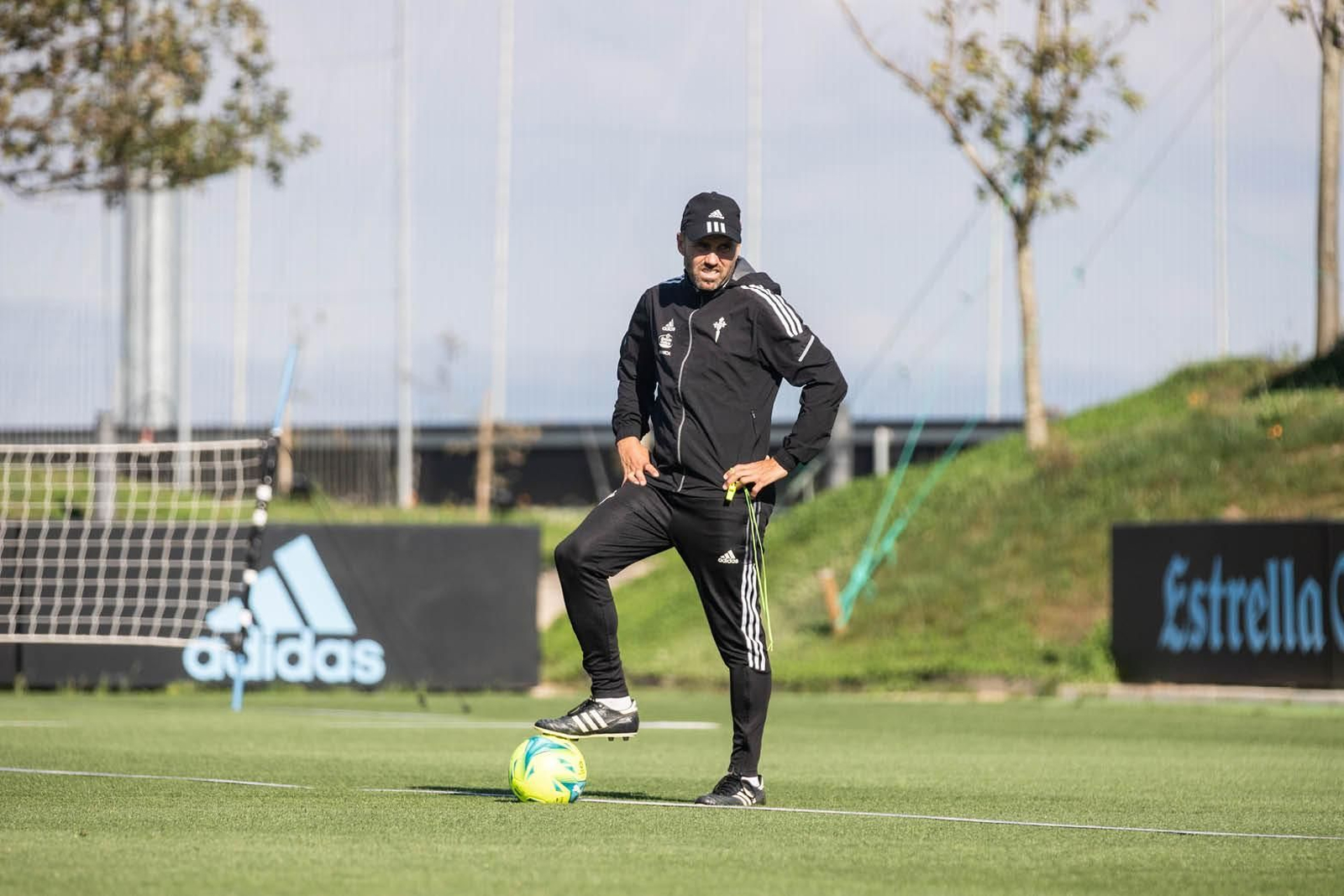 Eduardo Coudet, ayer, en el entrenamiento del Celta en la ciudad deportiva Afouteza, en Mos.