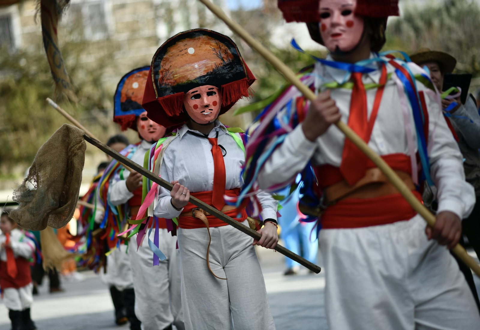 Galería | El desfile de los chocalleiros por Vilardevós, el Entroido en fotos