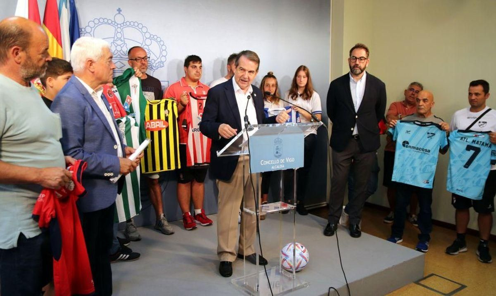 El alcalde de Vigo, Abel Caballero, presentó ayer una nueva edición de la Copa Vigo.