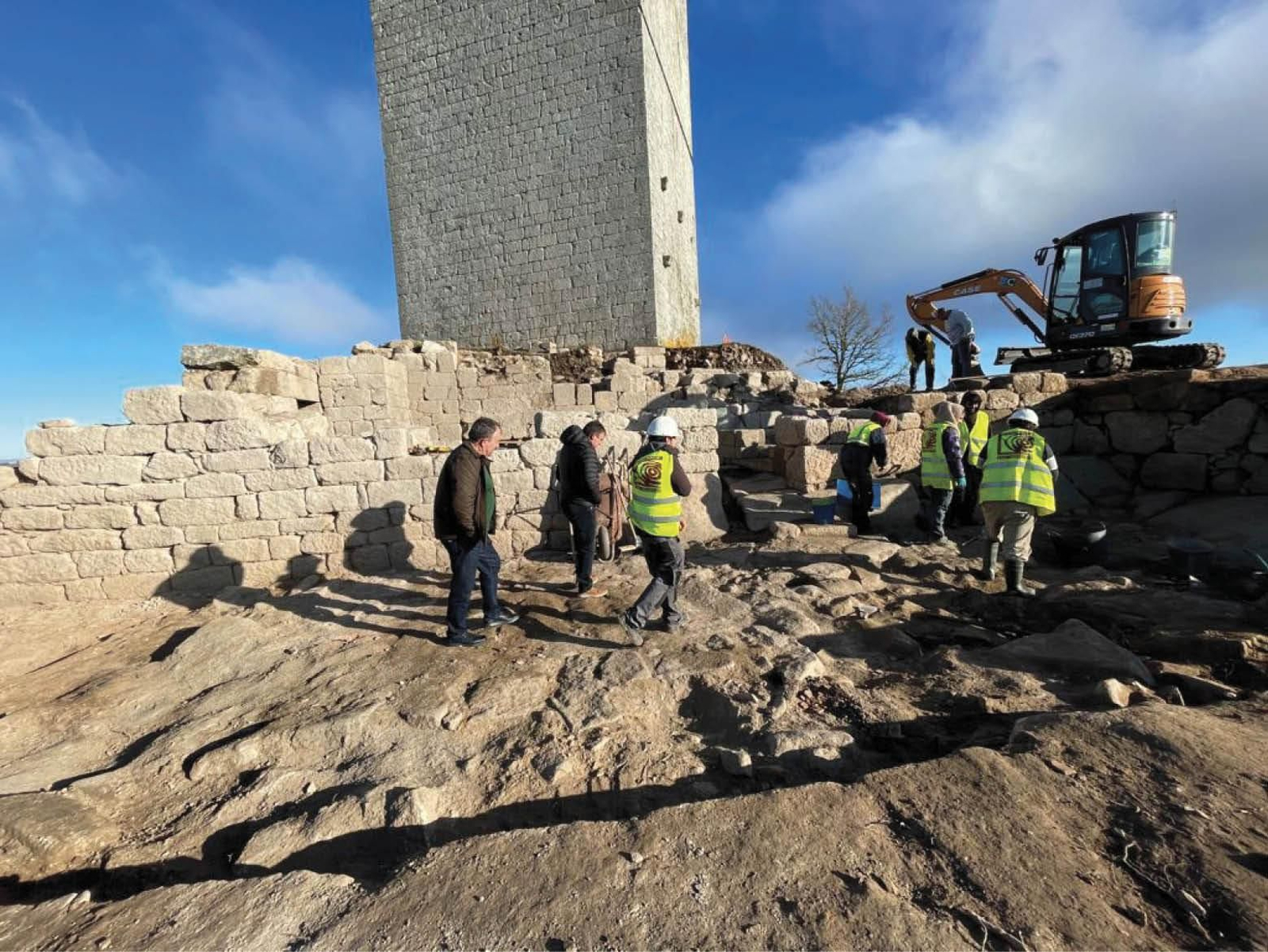 Visita de la alcaldesa y los ediles la zona de las obras en la Torre da Pena.