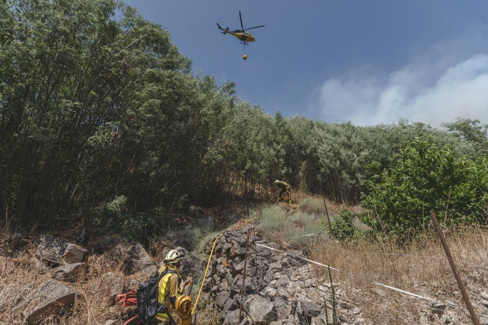 Galería | El incendio forestal de Untes llena la ciudad de Ourense de humo, en fotos