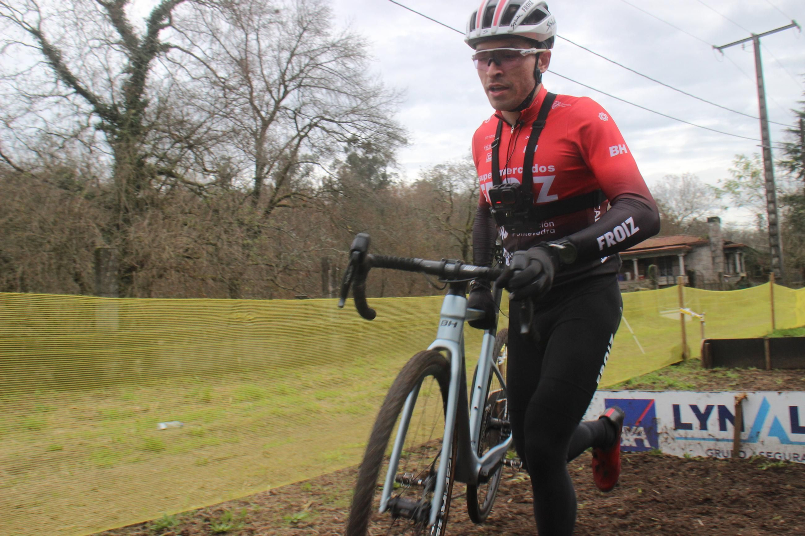 Galería | El campeón de ciclocross Miguel Rodríguez entrena en su Ponteareas natal