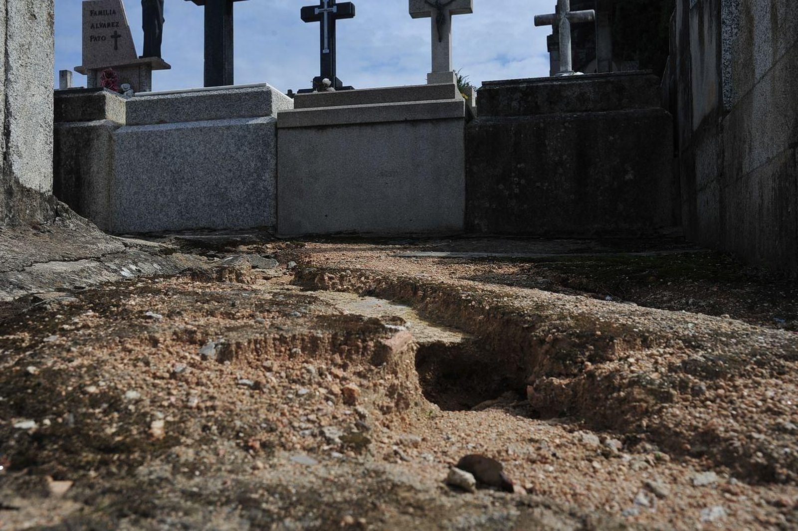 El mal estado de los caminos del cementerio de San Francisco (Foto: José Paz)