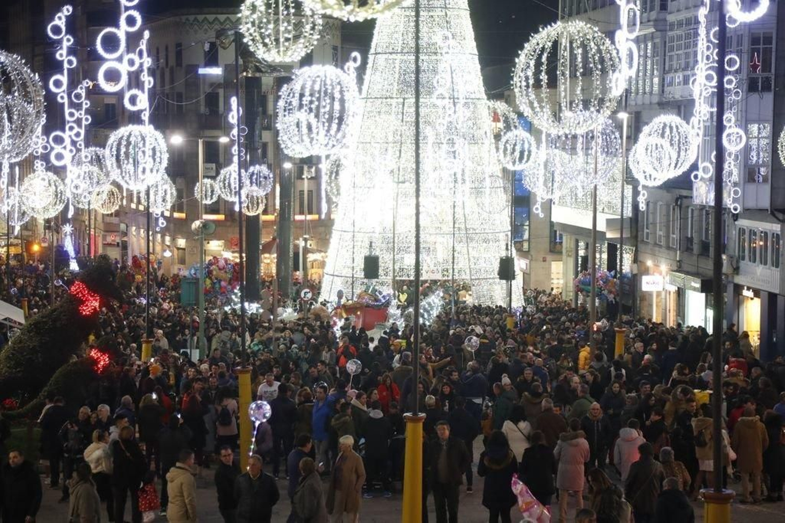 Los turistas invaden Vigo en el Puente297