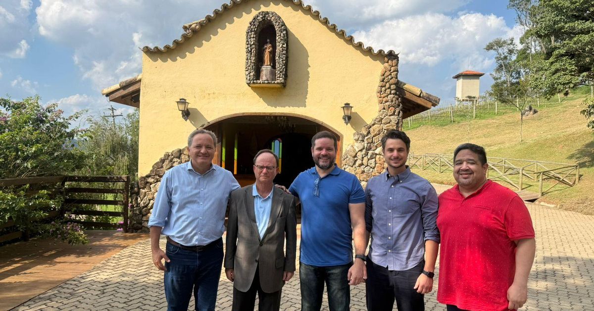 Empresarios gallegos visitan la vinícola Alma Galiza en la ruta del vino de São Paulo