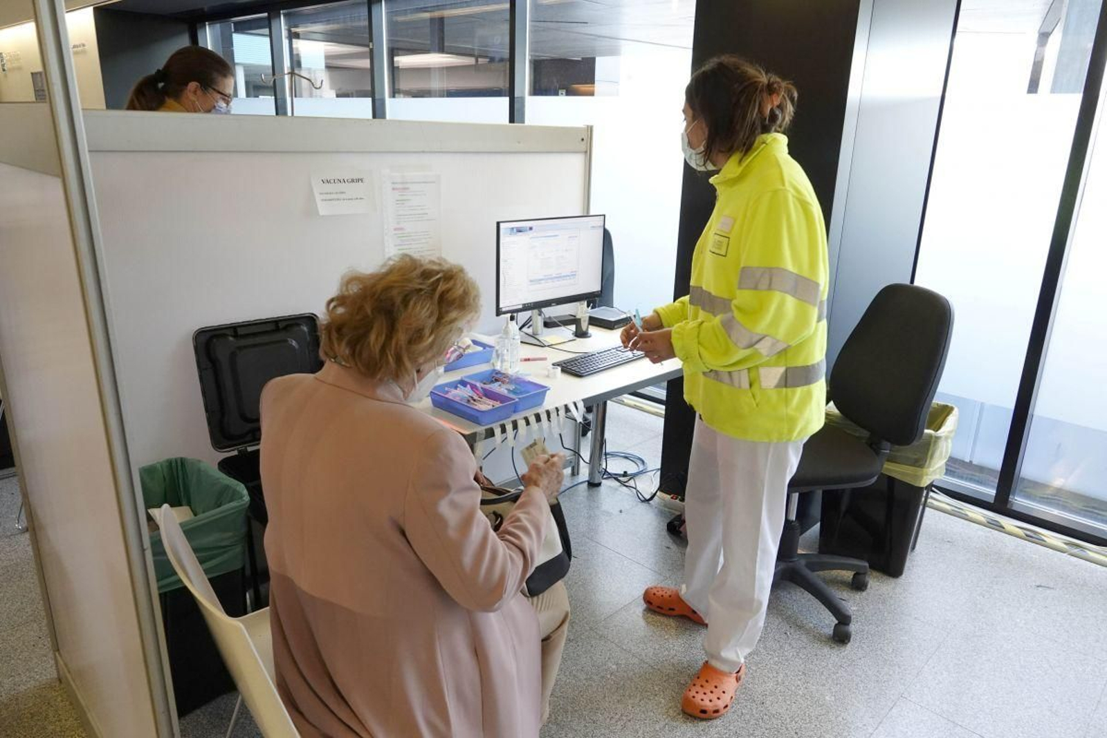 El Hospital Álvaro Cunqueiro sigue funcionando como centro de vacunación frente al covid.