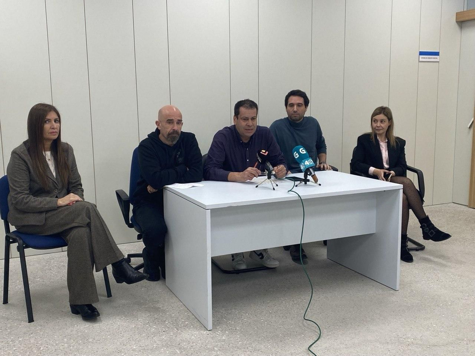 Representantes de los sindicatos de trabajadores de Justicia, ayer en Vigo.