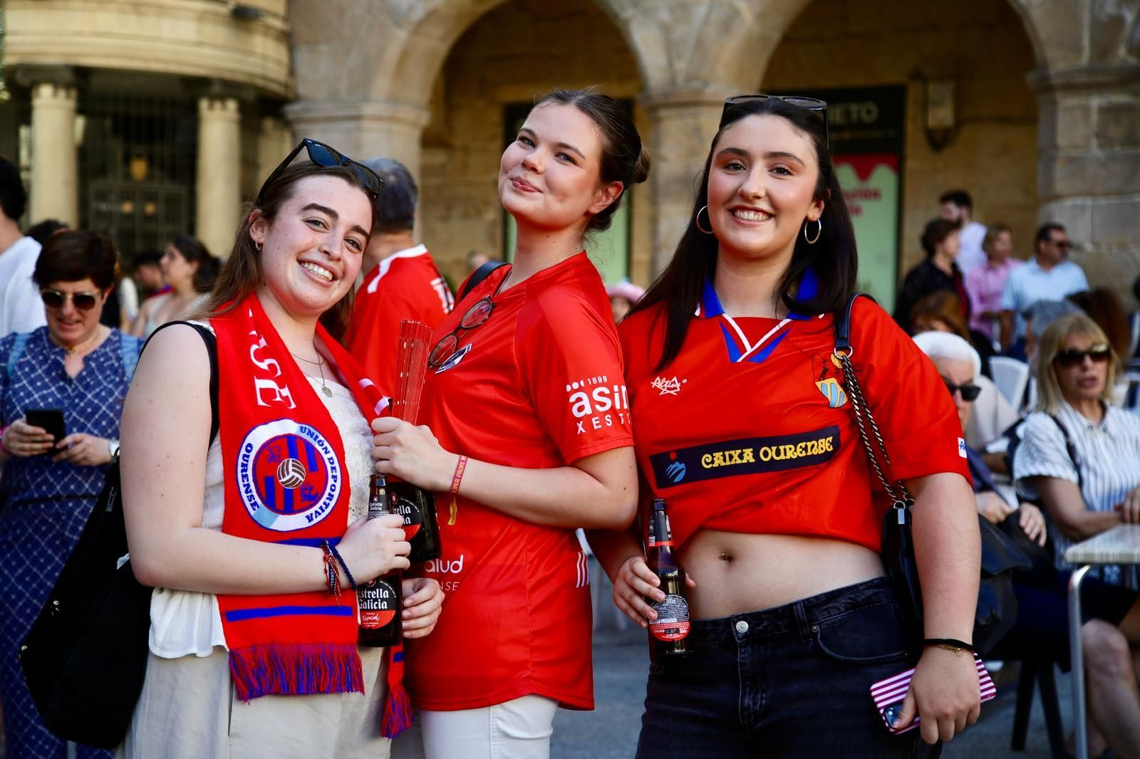 Galería | La afición de la UD Ourense sale a las calle de Ourense para disfrutar del partido, en fotos