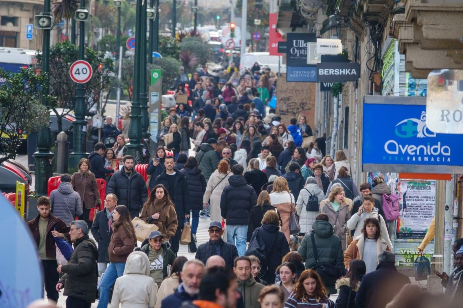 Galería | Los vigueses, con la tradición de las rebajas de enero