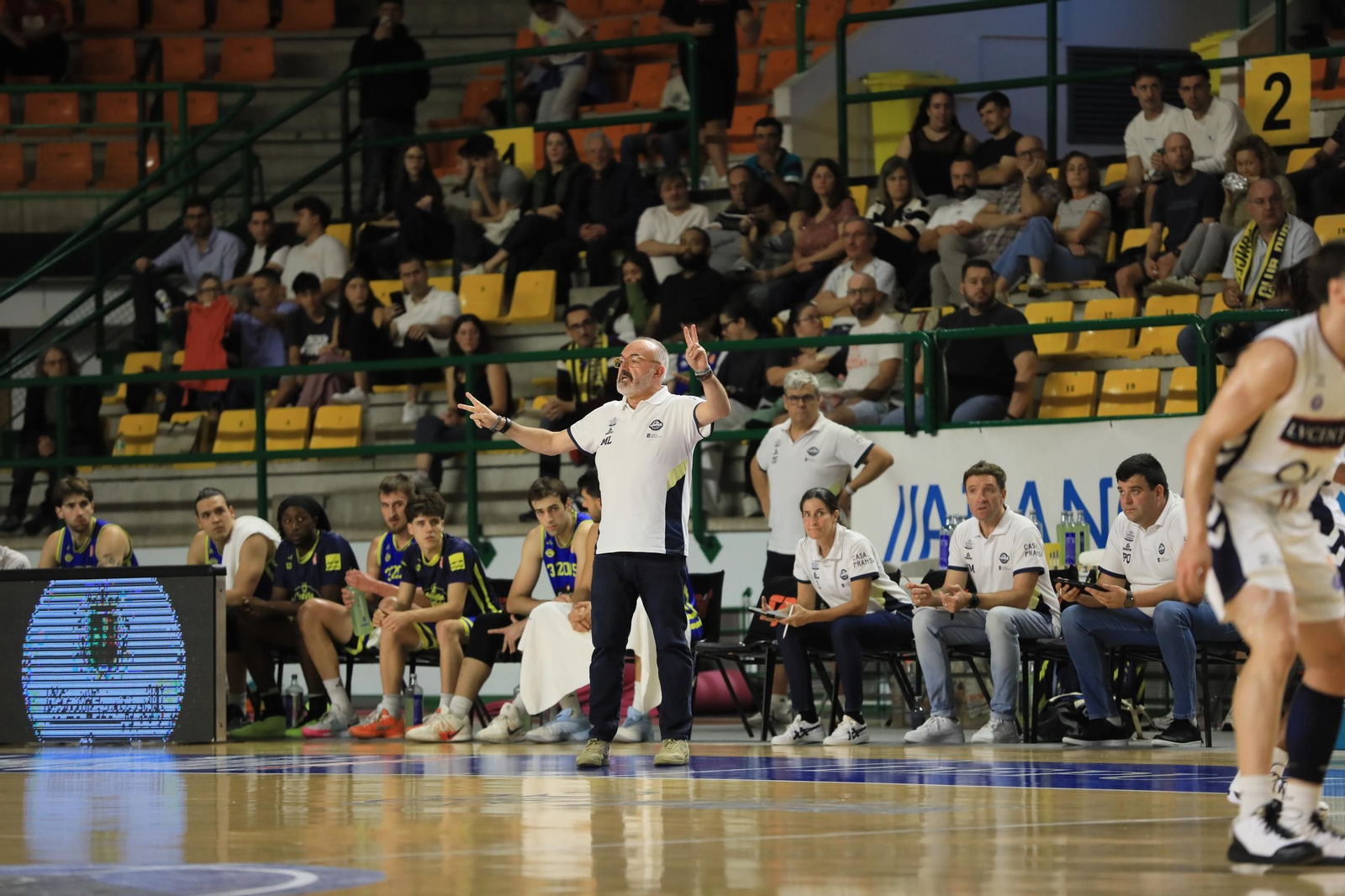 Galería | Noche triste en el Pazo con la derrota del COB ante el Alicante (79-83)