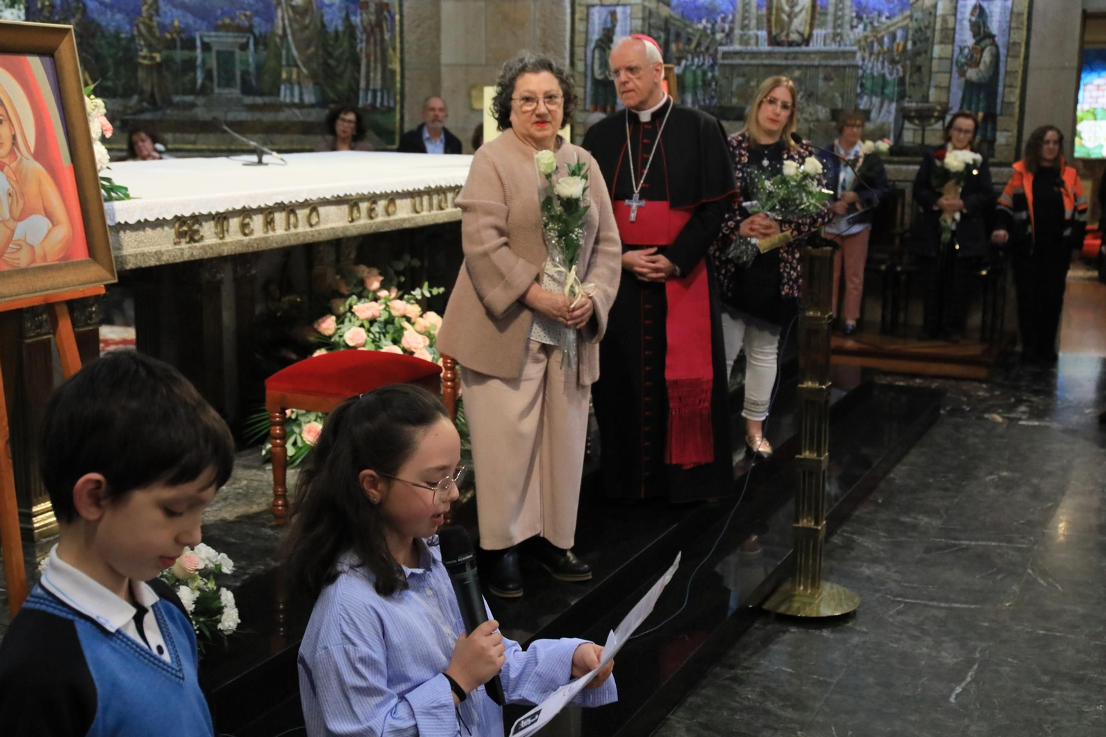 Galería | Las madres ofrecen sus flores un año más a la Virgen de Fátima, en fotos