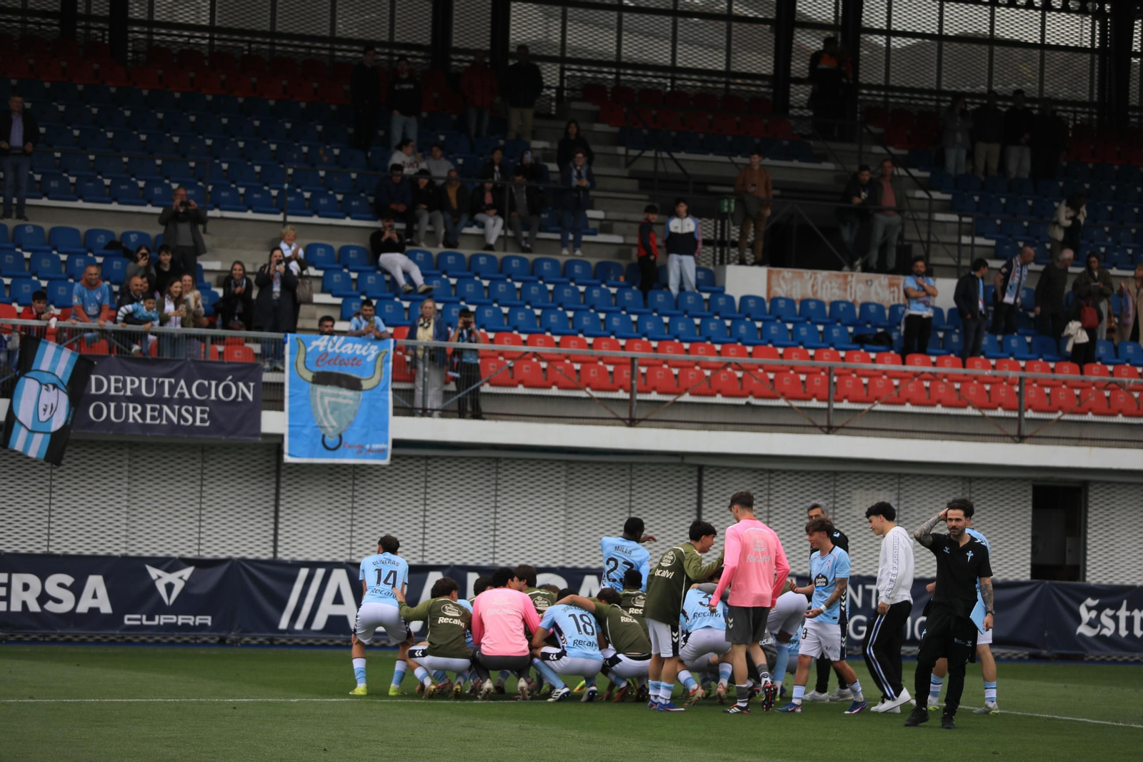 Galería |  Tarde triste en O Couto con el Ourense CF en descenso tras la derrota