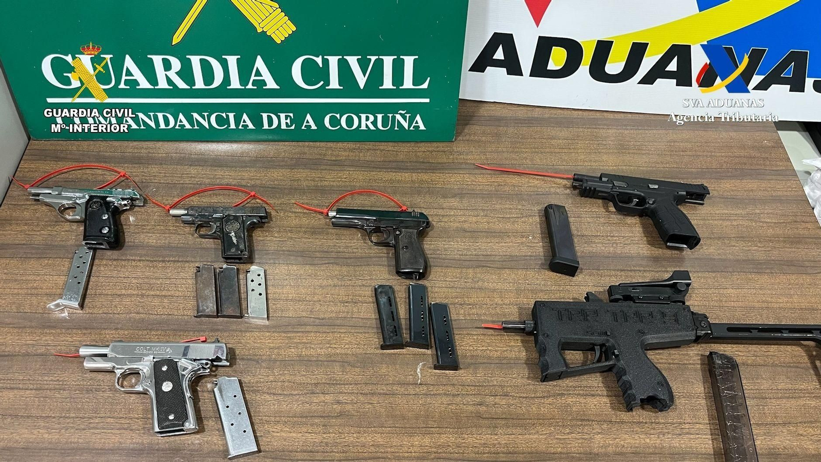 Armas incautadas en la operación 'Lezna' conjunta de la Guardia Civil y Vigilancia Aduanera