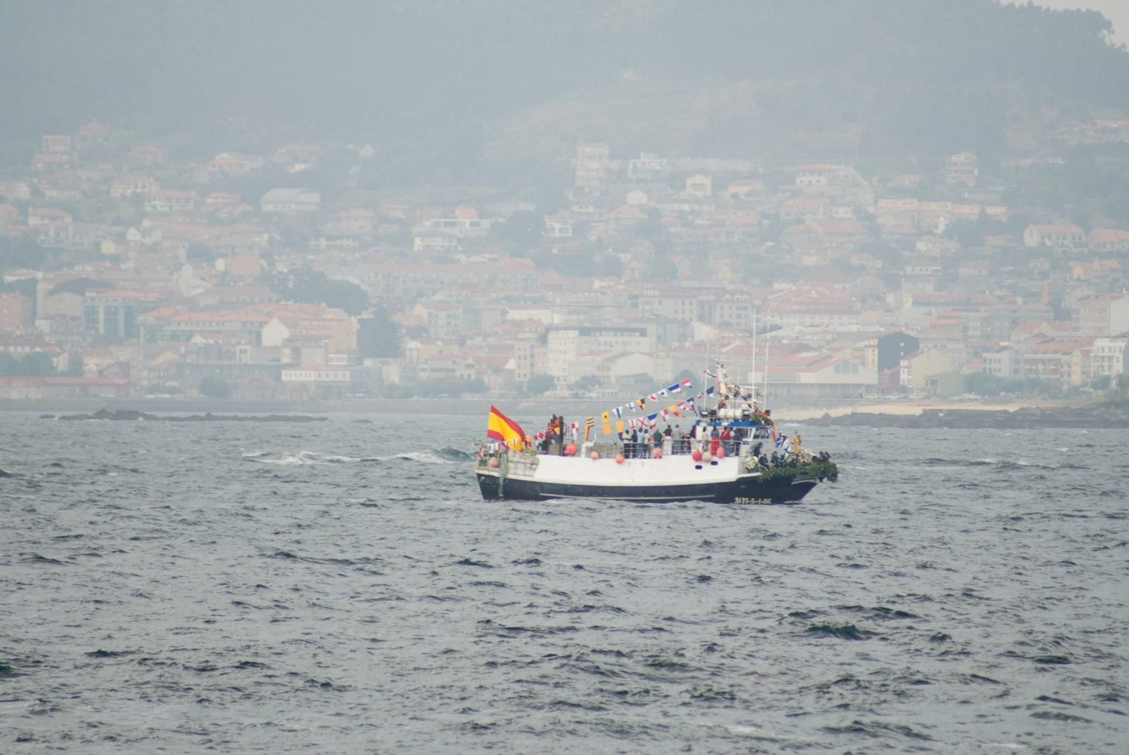 Galería | Vigo rinde homenaje a la Virgen del Carmen por tierra y por mar