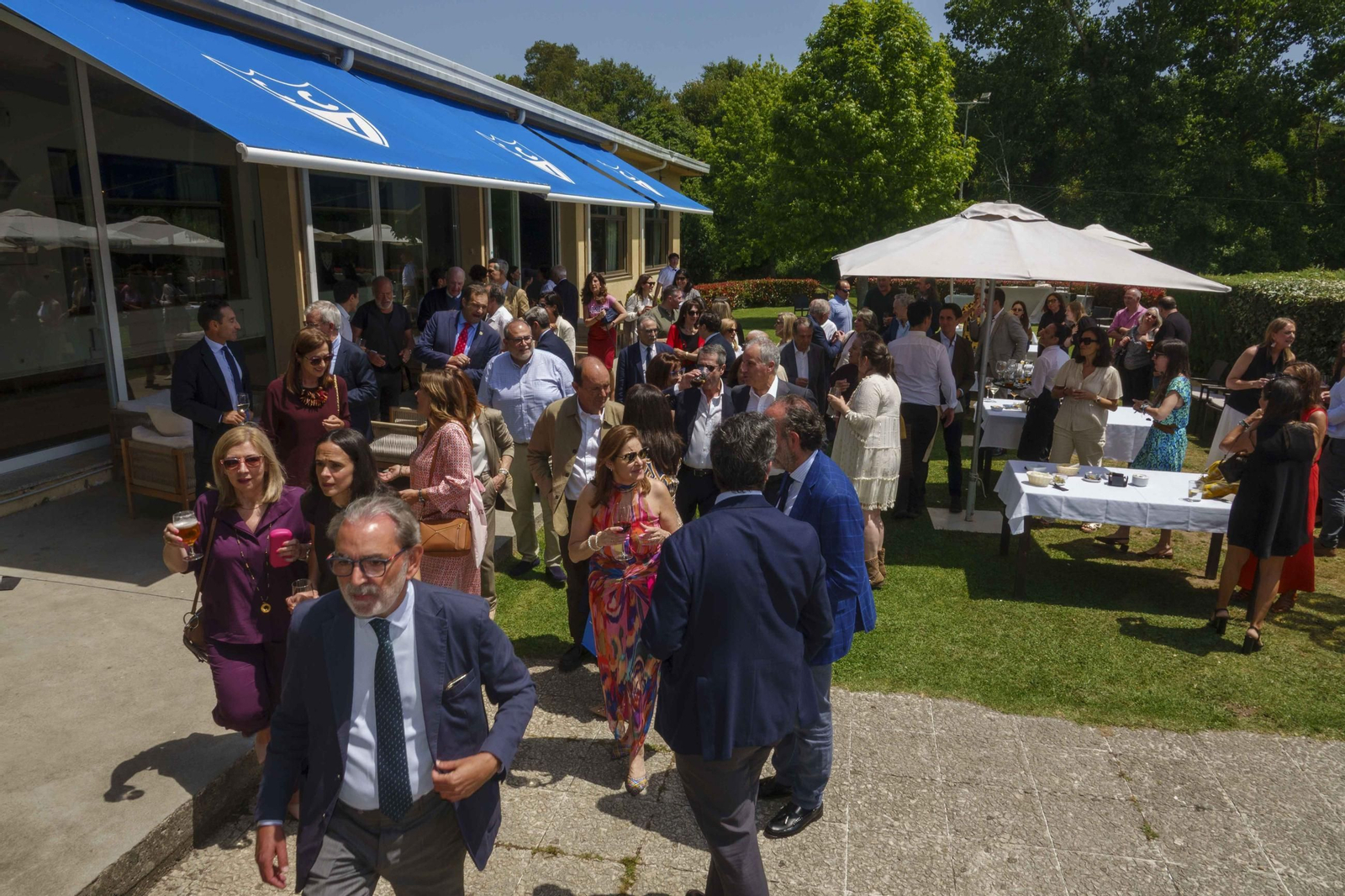 Galería | Emotiva despedida en Vigo al exjuez decano Germán Serrano