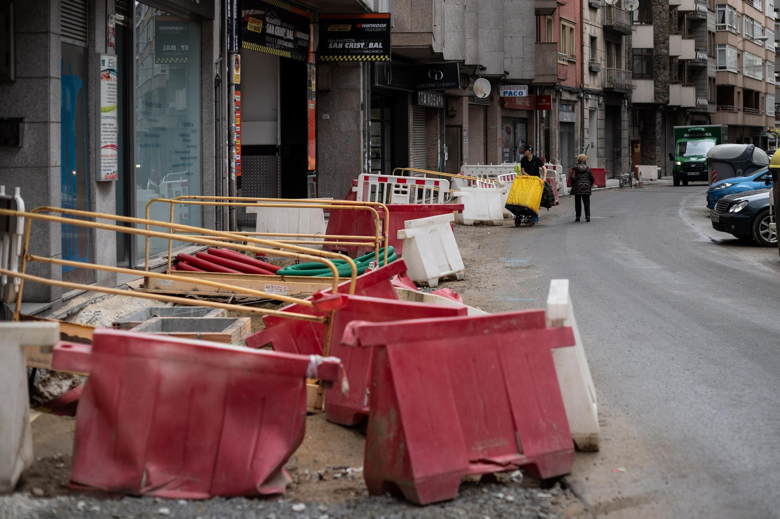 Galería | Así se encuentra la Avenida de Portugal tras la paralización de las obras por impagos del Concello de Ourense