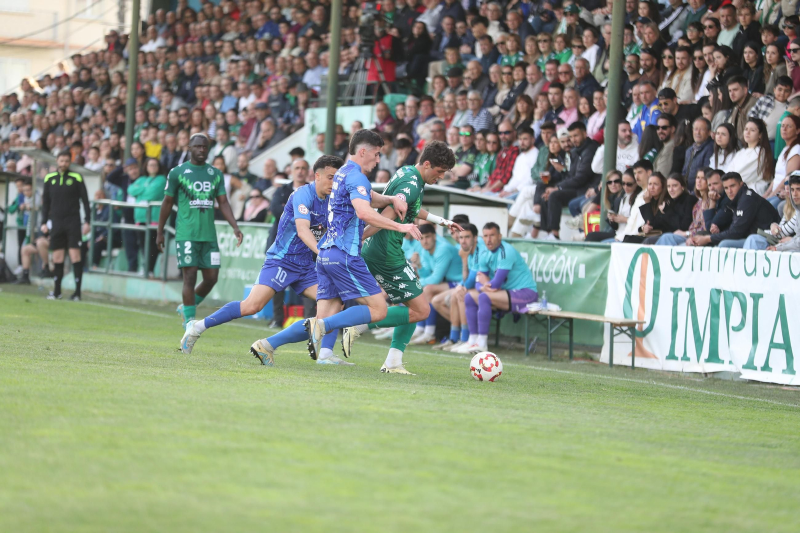 Galería | Empate a uno entre el CD Arenteiro y Ourense CF en el derbi termal