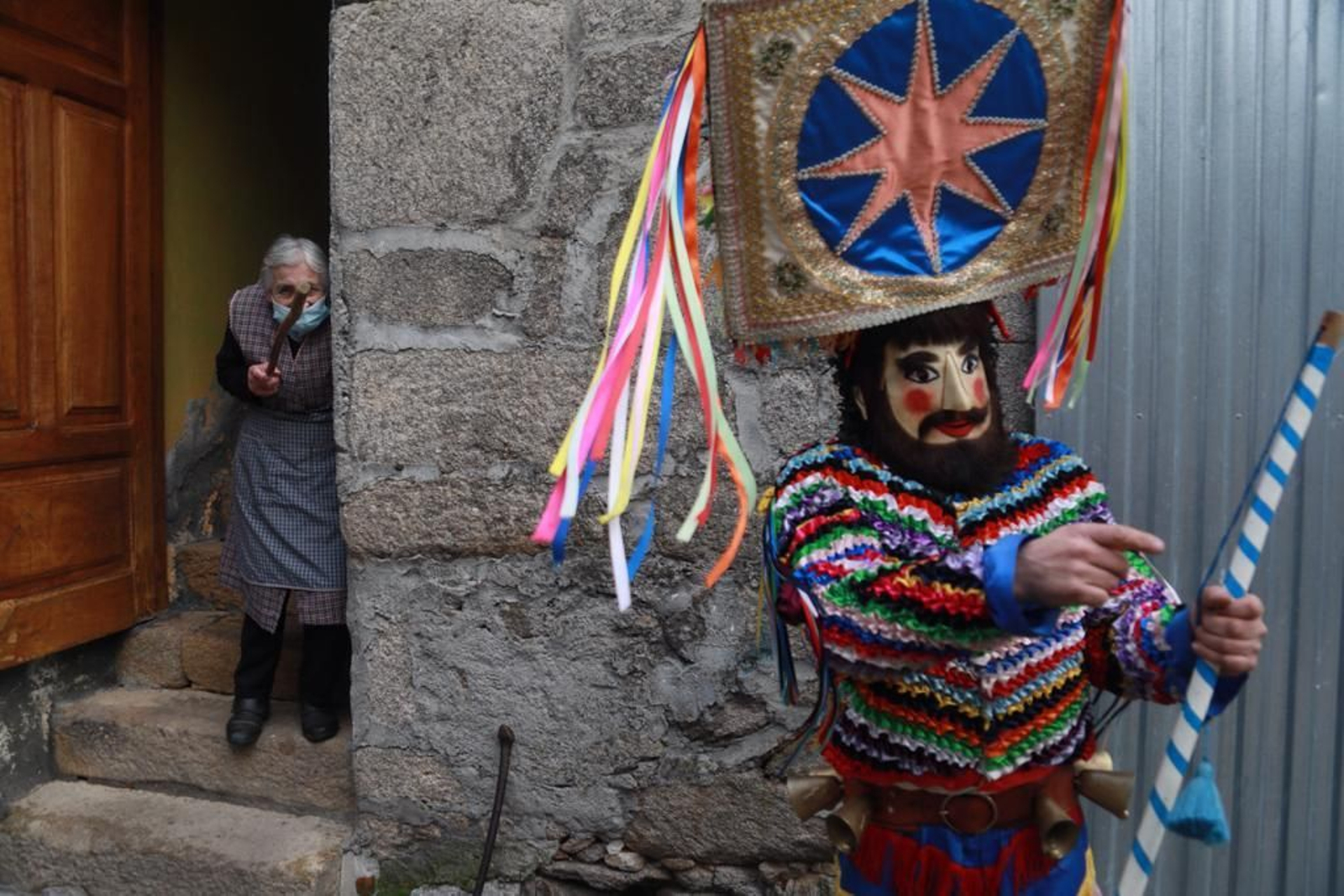 Boteiros recorren Vilariño de Conso (JOSÉ PAZ)